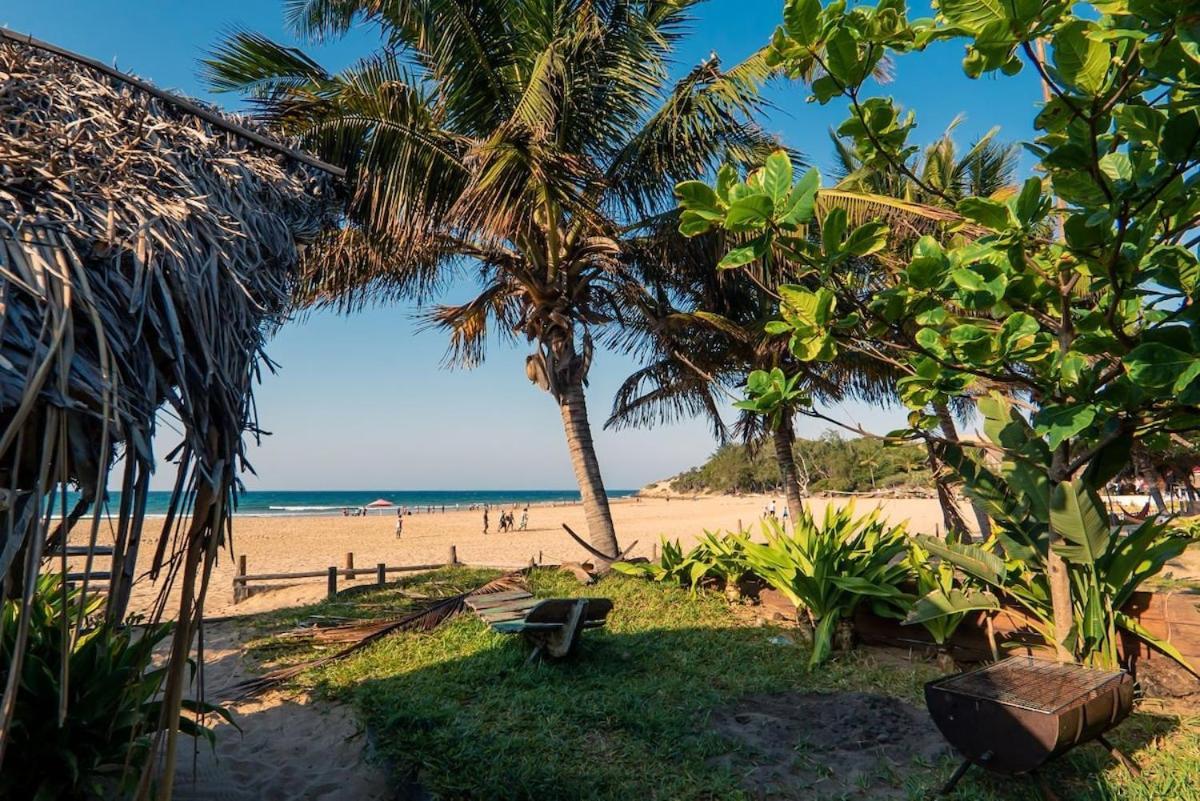 On The Beach 2 Bedroom Dhow Cabin W Ac Praia do Tofo エクステリア 写真